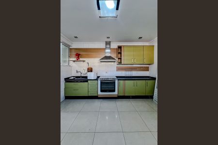 Casa para alugar com 230m², 2 quartos e 2 vagasCozinha