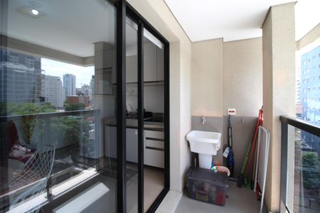 Apartamento à venda com 35m², 1 quarto e 1 vaga Apartamento à venda com 35m², 1 quarto e 1 vagaVaranda