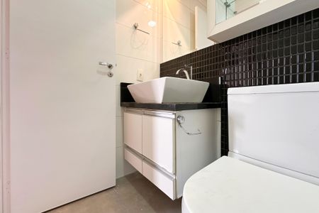 Apartamento à venda com 76m², 3 quartos e 2 vagasBanheiro da Suíte