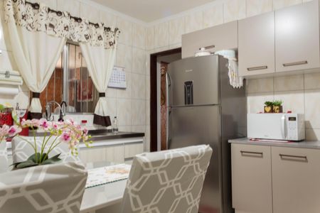 Casa à venda com 145m², 2 quartos e 2 vagas Casa à venda com 145m², 2 quartos e 2 vagasCozinha