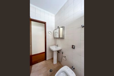 Casa à venda com 188m², 3 quartos e 2 vagas Casa à venda com 188m², 3 quartos e 2 vagasBanheiro