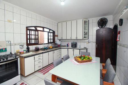 Casa à venda com 150m², 3 quartos e 5 vagas Casa à venda com 150m², 3 quartos e 5 vagasCozinha
