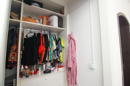 Casa à venda com 150m², 3 quartos e 5 vagas Casa à venda com 150m², 3 quartos e 5 vagasCloset da suíte