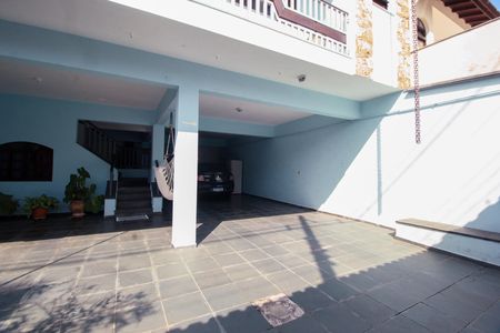 Casa à venda com 150m², 3 quartos e 5 vagas Casa à venda com 150m², 3 quartos e 5 vagasGaragem
