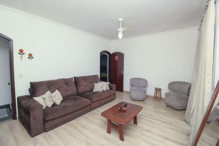 Casa à venda com 150m², 3 quartos e 5 vagas Casa à venda com 150m², 3 quartos e 5 vagasSala