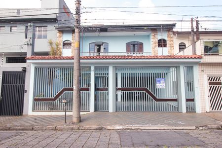 Casa à venda com 150m², 3 quartos e 5 vagas Casa à venda com 150m², 3 quartos e 5 vagasFachada