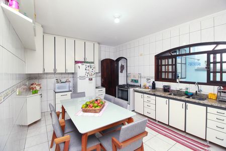 Casa à venda com 150m², 3 quartos e 5 vagas Casa à venda com 150m², 3 quartos e 5 vagasCozinha