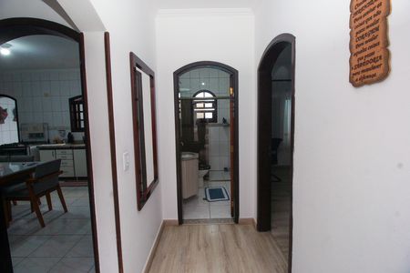 Casa à venda com 150m², 3 quartos e 5 vagas Casa à venda com 150m², 3 quartos e 5 vagasCorredor