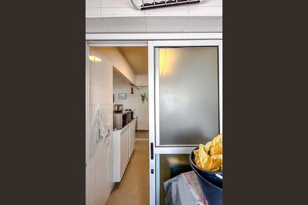 Apartamento à venda com 65m², 3 quartos e 1 vagaÁrea de Serviço