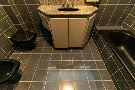 Apartamento à venda com 169m², 3 quartos e 1 vaga Apartamento à venda com 169m², 3 quartos e 1 vagaBanheiro Suíte