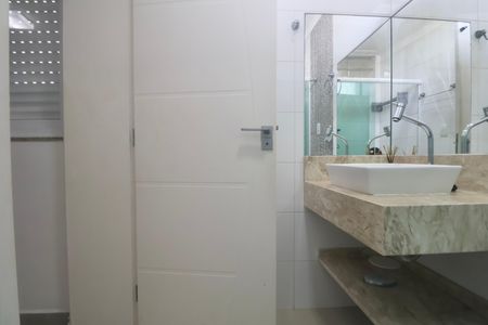 Apartamento para alugar com 185m², 4 quartos e 1 vagaBanheiro Suíte 2