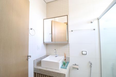 Apartamento para alugar com 65m², 2 quartos e 2 vagasBanheiro do Quarto 2