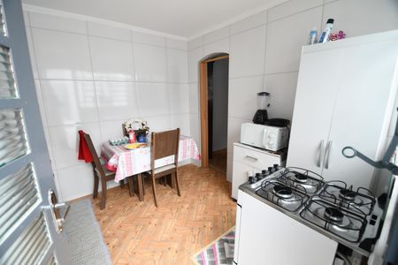 Casa à venda com 367m², 9 quartos e 6 vagasCasa Fundos 1 - Cozinha