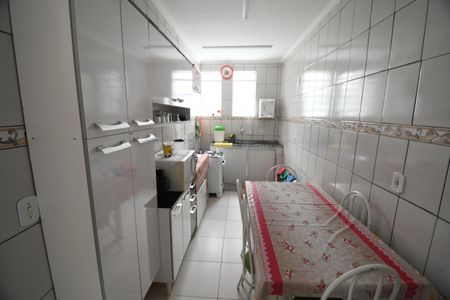 Casa à venda com 367m², 9 quartos e 6 vagasCasa Fundos 3 - Cozinha