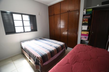 Casa à venda com 367m², 9 quartos e 6 vagasQuarto 1