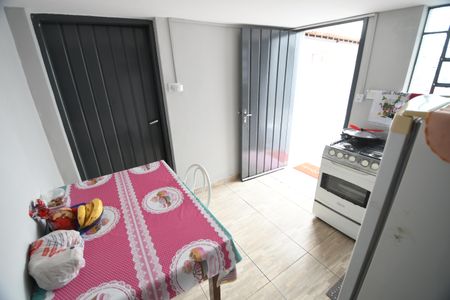 Casa à venda com 367m², 9 quartos e 6 vagasCasa Fundos 2 - Cozinha