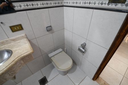 Casa à venda com 367m², 9 quartos e 6 vagasBanheiro Social