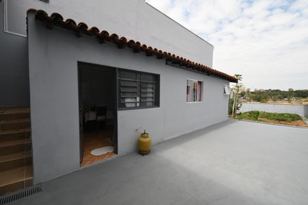 Casa à venda com 367m², 9 quartos e 6 vagasCasa Fundos 1