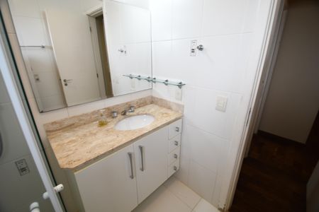 Apartamento à venda com 213m², 4 quartos e 3 vagasBanheiro Suíte 1