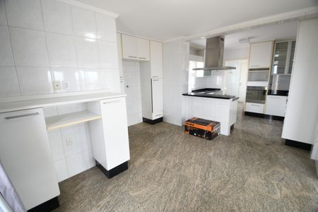 Apartamento à venda com 213m², 4 quartos e 3 vagasCopa