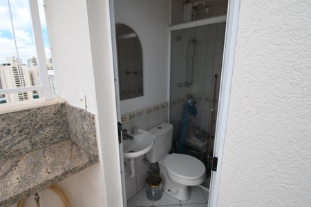 Apartamento à venda com 213m², 4 quartos e 3 vagasBanheiro da Piscina