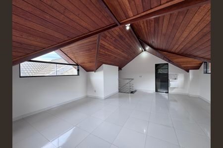 Casa de condomínio para alugar com 350m², 4 quartos e 1 vaga Casa de condomínio para alugar com 350m², 4 quartos e 1 vagaSótão