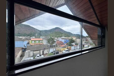 Casa de condomínio para alugar com 350m², 4 quartos e 1 vaga Casa de condomínio para alugar com 350m², 4 quartos e 1 vagaSótão