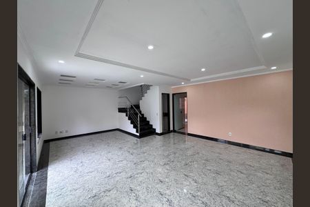 Casa de condomínio para alugar com 350m², 4 quartos e 1 vaga Casa de condomínio para alugar com 350m², 4 quartos e 1 vagaSala