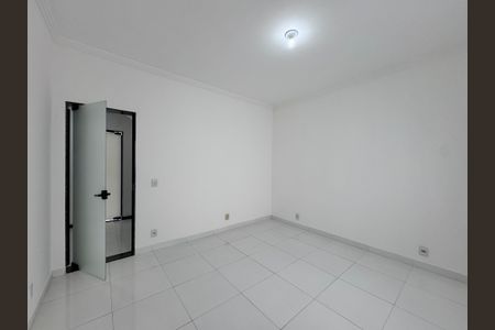 Casa de condomínio para alugar com 350m², 4 quartos e 1 vaga Casa de condomínio para alugar com 350m², 4 quartos e 1 vagaQuarto