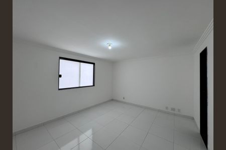 Casa de condomínio para alugar com 350m², 4 quartos e 1 vaga Casa de condomínio para alugar com 350m², 4 quartos e 1 vagaQuarto