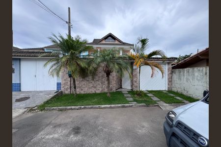 Casa de condomínio para alugar com 350m², 4 quartos e 1 vaga Casa de condomínio para alugar com 350m², 4 quartos e 1 vagaFachada