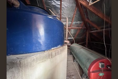 Casa de condomínio para alugar com 350m², 4 quartos e 1 vaga Casa de condomínio para alugar com 350m², 4 quartos e 1 vagaSótão