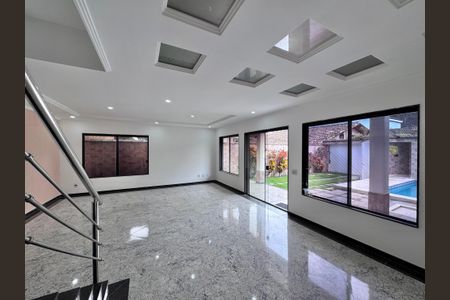 Sala de casa de condomínio para alugar com 4 quartos, 350m² em Vargem Pequena, Rio de Janeiro