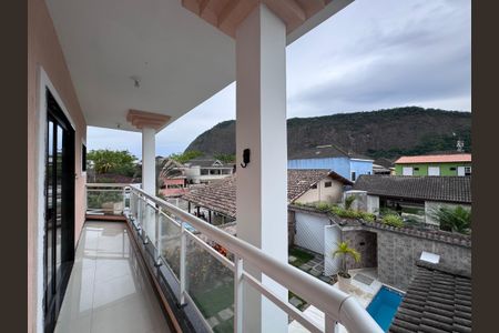 Casa de condomínio para alugar com 350m², 4 quartos e 1 vaga Casa de condomínio para alugar com 350m², 4 quartos e 1 vagaSuíte 1 - Varanda