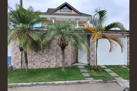 Casa de condomínio para alugar com 350m², 4 quartos e 1 vaga Casa de condomínio para alugar com 350m², 4 quartos e 1 vagaFachada