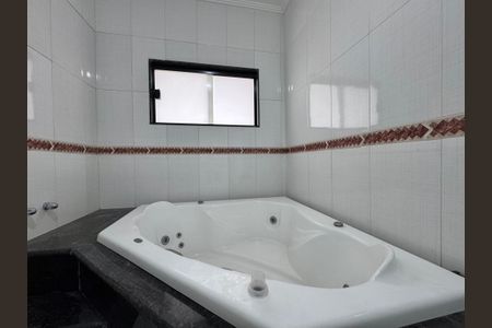 Casa de condomínio para alugar com 350m², 4 quartos e 1 vaga Casa de condomínio para alugar com 350m², 4 quartos e 1 vagaSuíte 1 - Banheiro