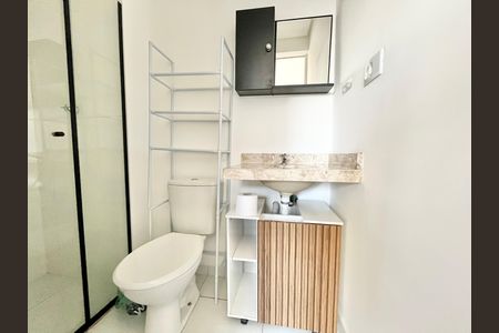 Banheiro de kitnet/studio para alugar com 1 quarto, 26m² em Santana, São Paulo