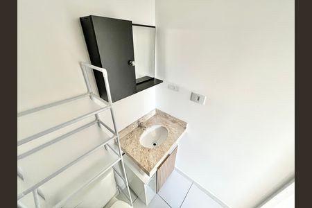 Banheiro de kitnet/studio para alugar com 1 quarto, 26m² em Santana, São Paulo