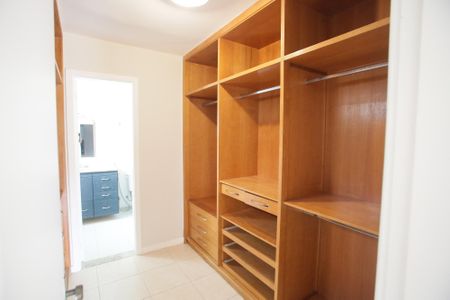 Casa para alugar com 650m², 4 quartos e 2 vagasCloset da Suíte 1