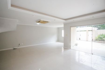 Sala de casa para alugar com 4 quartos, 650m² em Jacarepaguá, Rio de Janeiro