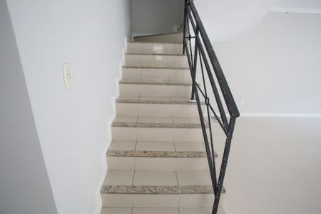 Casa para alugar com 650m², 4 quartos e 2 vagasEscada