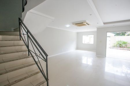 Sala de casa para alugar com 4 quartos, 650m² em Jacarepaguá, Rio de Janeiro