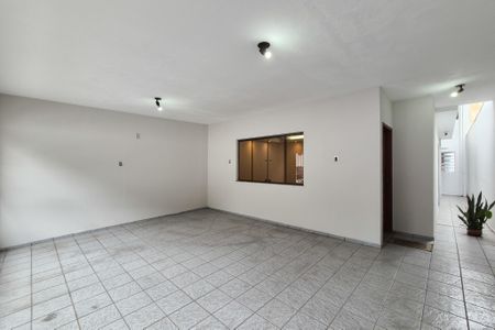 Casa à venda com 155m², 3 quartos e 3 vagasGaragem