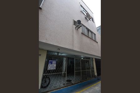 Casa à venda com 129m², 3 quartos e 2 vagas Casa à venda com 129m², 3 quartos e 2 vagasFachada