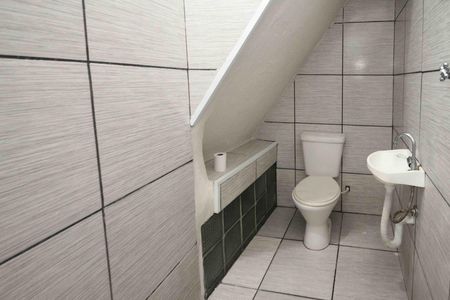 Casa para alugar com 31m², 1 quarto e sem vaga Casa para alugar com 31m², 1 quarto e sem vagaBanheiro