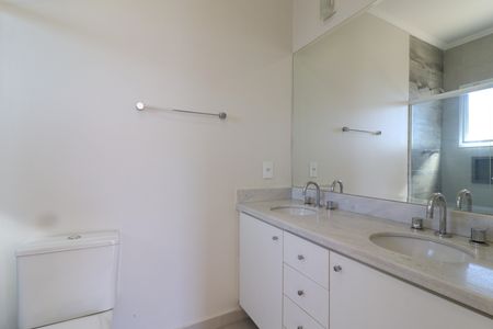 Casa de condomínio à venda com 210m², 4 quartos e 4 vagasBanheiro da Suíte 2