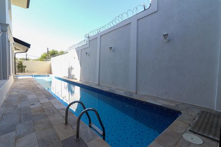 Casa de condomínio à venda com 210m², 4 quartos e 4 vagasÁrea externa