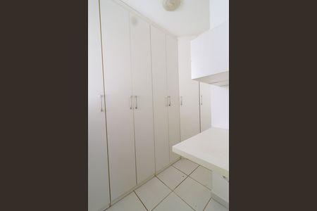 Casa de condomínio à venda com 210m², 4 quartos e 4 vagasÁrea de Serviço