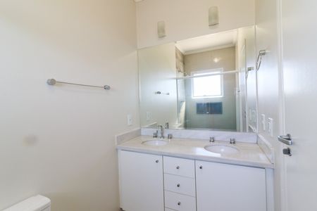 Casa de condomínio à venda com 210m², 4 quartos e 4 vagasBanheiro da Suíte 2