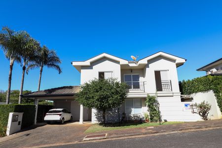 Casa de condomínio à venda com 210m², 4 quartos e 4 vagasFachada